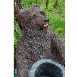 Медведь с колодой -фигура с кашпо