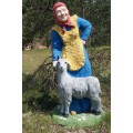 Большая Садовая фигура Баба с козой, Люди- серия садовых фигур, Садовые скульптуры