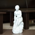 Классическая фигура Девушка со змеем F03001-WM