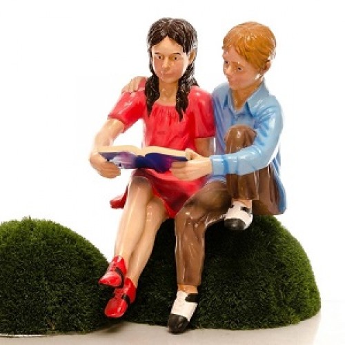 Объёмная фигура Девочка и Мальчик с книгой U08829
